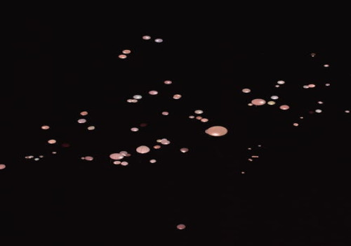 Hoe combineer je een pailletten broek zodat glitter stijlvol blijft?