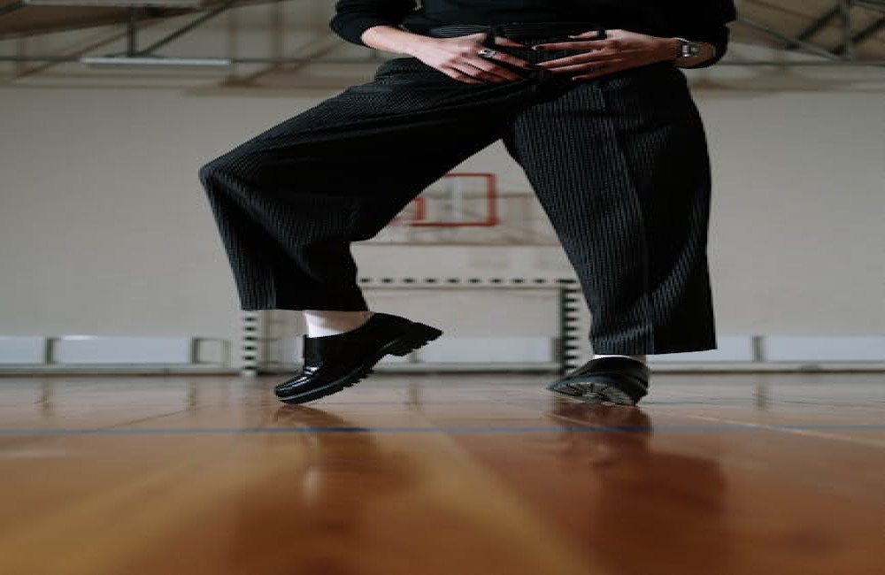 Hoe combineer je een broek en waar moet je praktisch op letten?