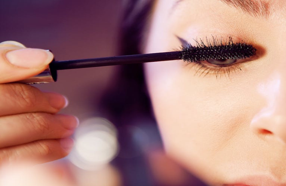 Hoe lang blijft waterproof mascara zitten als je in zee gaat zwemmen