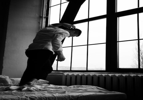 Hoe combineer je een zwarte linnen broek voor een luchtige maar nette outfit?